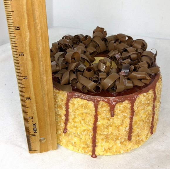 Fake Cake With Faux Chocolate Shavings and Drizzle - Picture 5 of 7